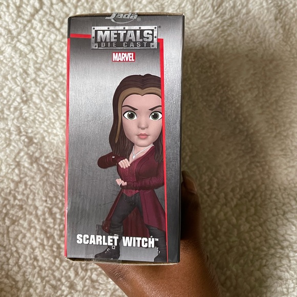 Metals Marvel Avengers: Civil War- Scarlett Witch - Picture 2 of 3